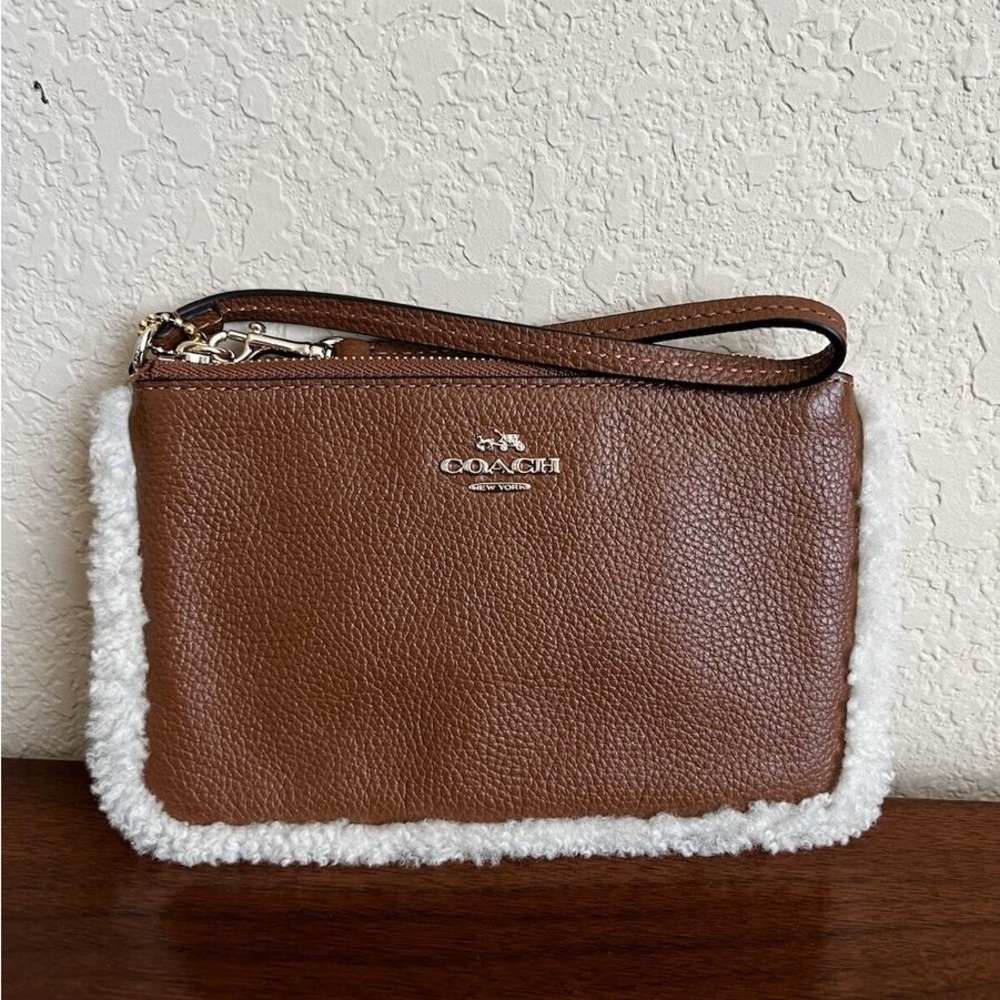 🆕 Coach Saddle Wristlet with Shearling Trim NWT
